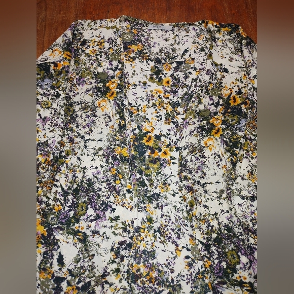 Lovely Bershka Floral Kimono, Size Large, Flowy & Light, Made in Morocco - Picture 3 of 3